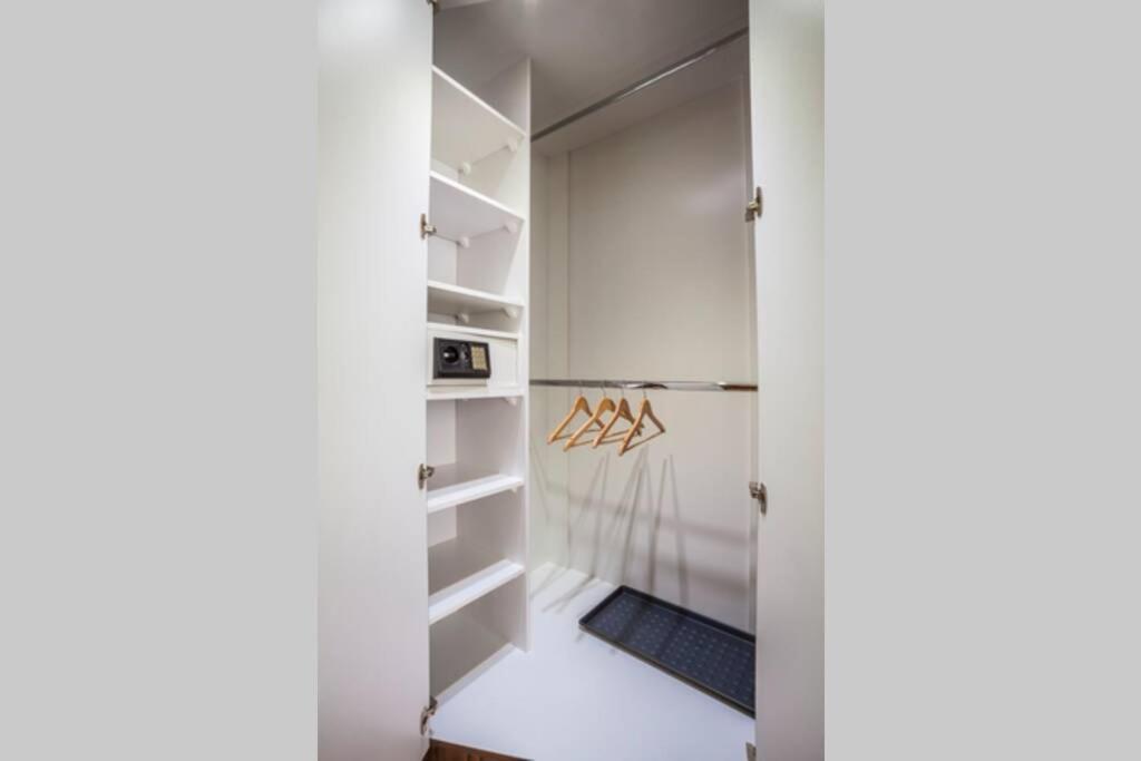 Luxury Air-Conditioned Family Apartment Spitalska Old Town บราติสลาวา ภายนอก รูปภาพ