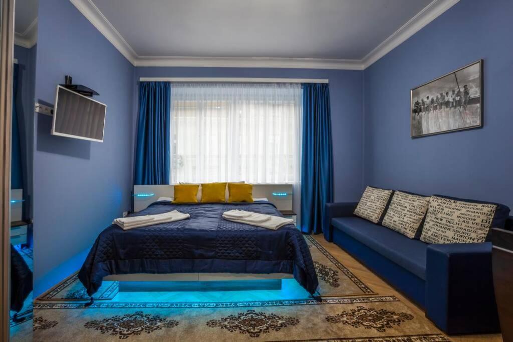 Luxury Air-Conditioned Family Apartment Spitalska Old Town บราติสลาวา ภายนอก รูปภาพ