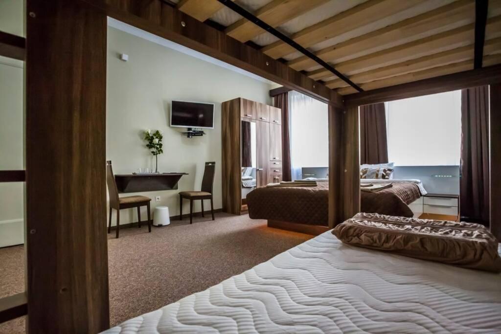 Luxury Air-Conditioned Family Apartment Spitalska Old Town บราติสลาวา ภายนอก รูปภาพ