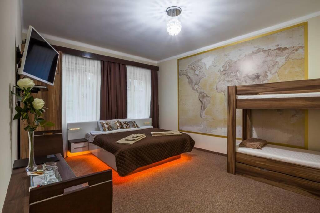 Luxury Air-Conditioned Family Apartment Spitalska Old Town บราติสลาวา ภายนอก รูปภาพ